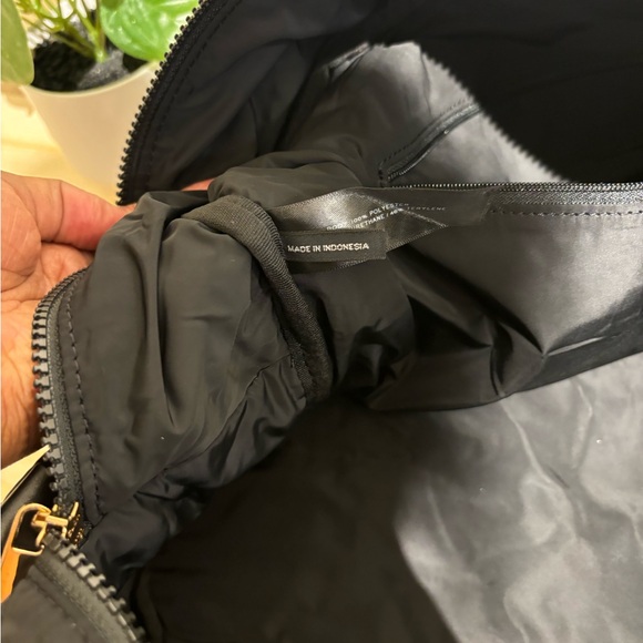 Mark Jacobs Medium Weekender Bag! - Picture 5 of 16